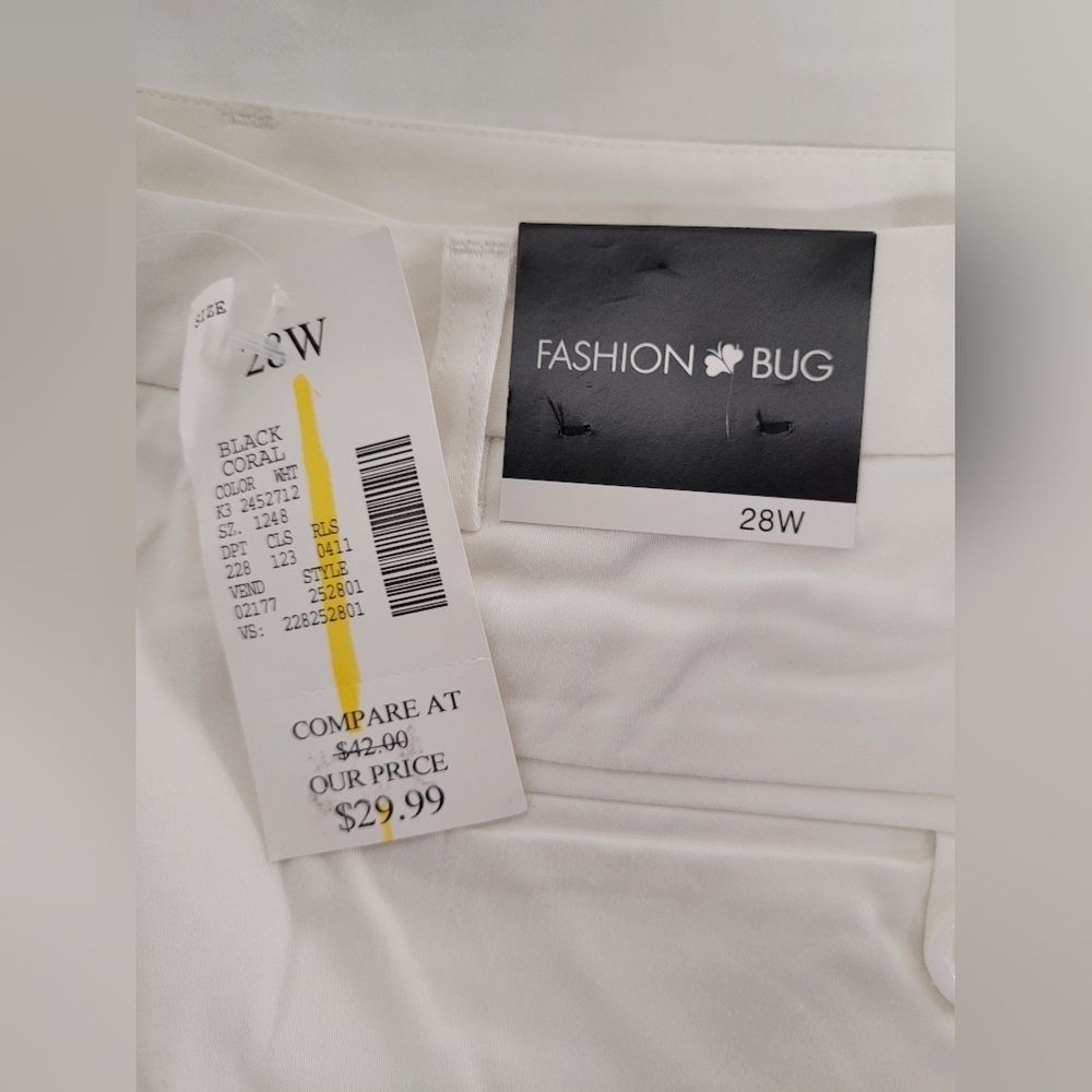 New Fashion Bug White Shorts Plus Sz 28W - Picture 4 of 6